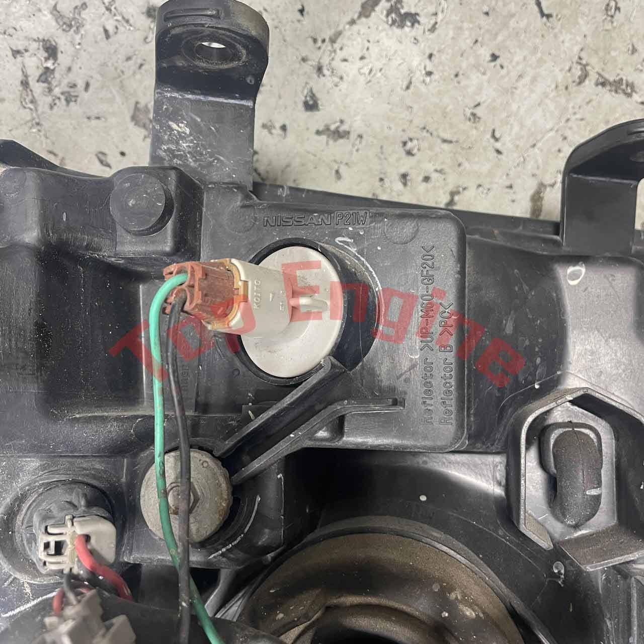 Right Headlight RH Halogen for Nissan Navara D40 / Pathfinder R51 (2005–2015) OEM 26010-EB71B 26060-EB300